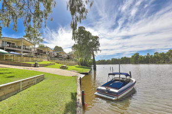 Rivergardens Holiday Park Mildura with New South Wales Tourism 