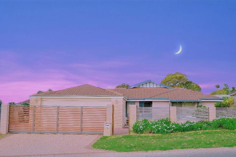 Riverside 5bedrooms Holiday House With Swimming Pool - New South Wales Tourism  0