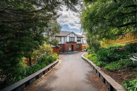 Riveting House With Incredible Water-view At SandyBay - New South Wales Tourism  0
