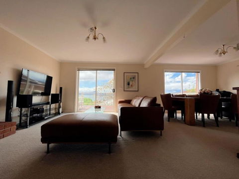 Riveting House With Incredible Water-view At SandyBay - New South Wales Tourism  3