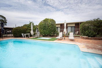 Riviana Motel with New South Wales Tourism 