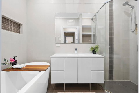 Room In Large Home 6 Min To CBD - New South Wales Tourism  3