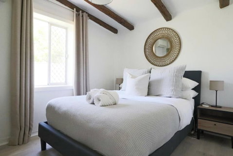 Rustic Chic 200 Metres From CBD - New South Wales Tourism  3