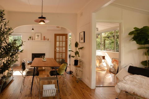 Romantic Garden Cottage With Home Cinema - New South Wales Tourism  1