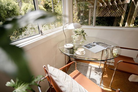 Romantic Garden Cottage With Home Cinema - New South Wales Tourism  0