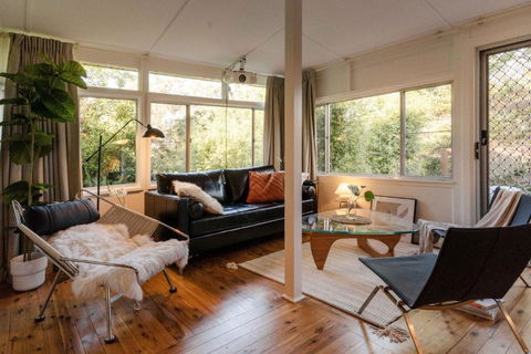 Romantic Garden Cottage With Home Cinema - New South Wales Tourism  3