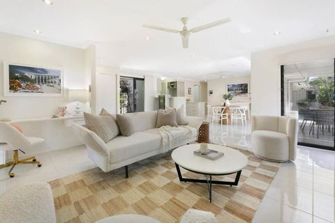 Riviera Road Miami - 4BRM Dual Villa - New South Wales Tourism  0