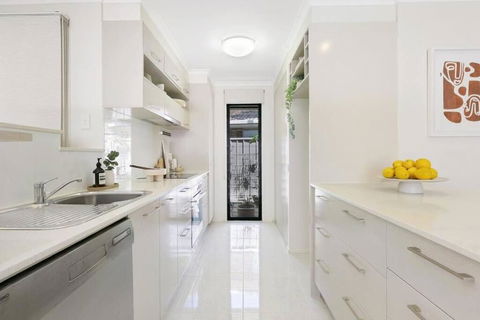 Riviera Road Miami - 4BRM Dual Villa - New South Wales Tourism  3