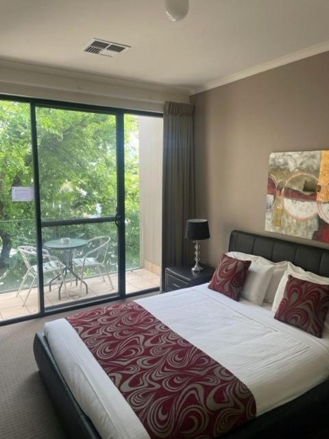 RNR Sturt Holiday Home - New South Wales Tourism  0