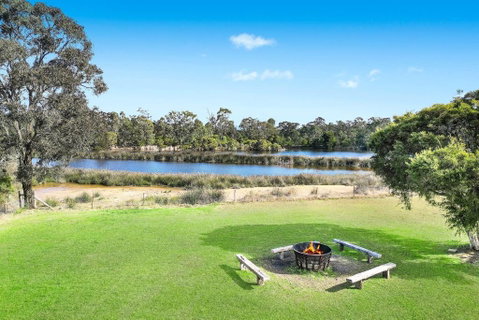 Roads End With Games Barn Ponies Alfresco Dining - New South Wales Tourism  3