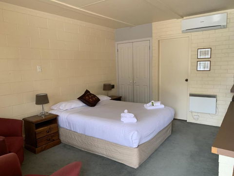 Robertson Country Motel - New South Wales Tourism  1