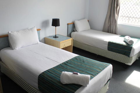 Rocky Glen Hotel Motel Gladstone - New South Wales Tourism  1