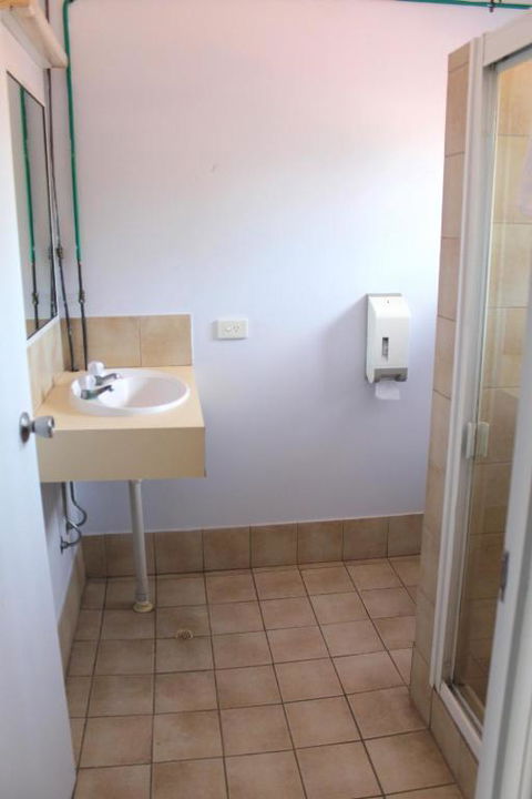 Rocky Glen Hotel Motel Gladstone - New South Wales Tourism  2