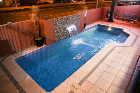 Rocky Resort Motor Inn - New South Wales Tourism  2