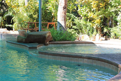 Roey Backpackers And Party Bar - New South Wales Tourism  0