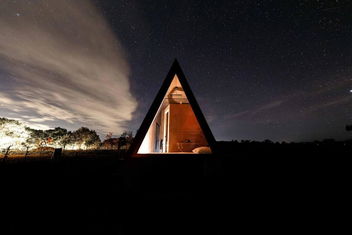 Romantic Luxury Tiny Home In An Idyllic Setting with New South Wales Tourism 