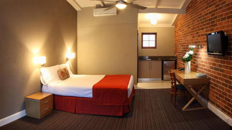 Rose & Crown Hotel - New South Wales Tourism  1