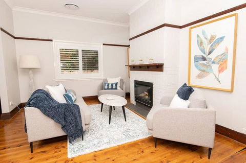 Rose Hill On Hamer, 1940s Charming Cottage Near Cook Park - New South Wales Tourism  2