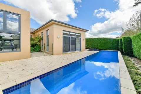 Roselawn Retreat - Pool, Incredible Views, Sleeps 8 - New South Wales Tourism  3
