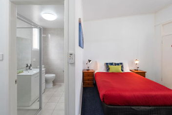 Royal Motel Tenterfield with New South Wales Tourism 