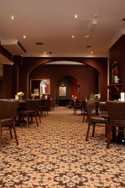 Royal Hotel Singleton - New South Wales Tourism  1
