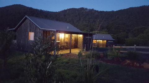 Rustic Hut Bush Retreat - New South Wales Tourism  1