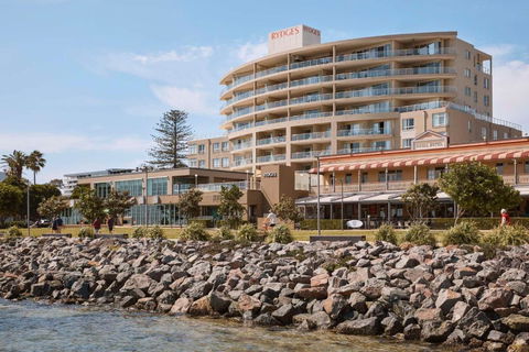 Rydges Hotel Port Macquarie - New South Wales Tourism  2