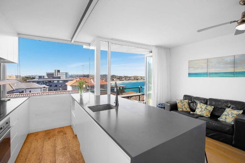 S16S - Bondi Vistas - New South Wales Tourism  0