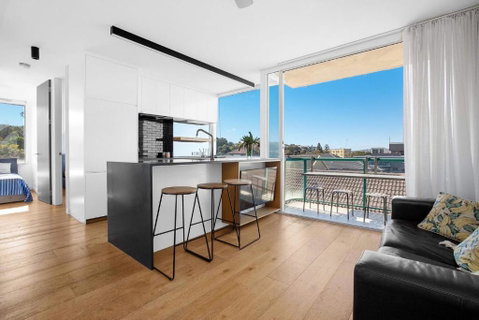 S16S - Bondi Vistas - New South Wales Tourism  1