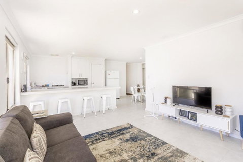 Safari Family Stay - EXECUTIVE ESCAPES - New South Wales Tourism  0