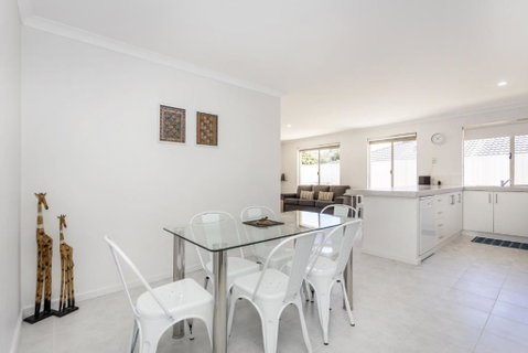 Safari Family Stay - EXECUTIVE ESCAPES - New South Wales Tourism  1