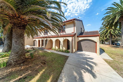 Sage By The Sea - WiFi, BBQ, Beach, Art - New South Wales Tourism  3