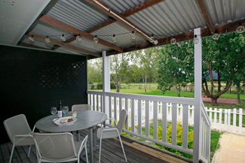 Sahara Trails Cabin 1 WiFi Air Conditioning Horse Riding And Much More with New South Wales Tourism 