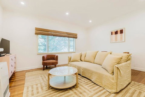 Salmon Calm - Trendy Velvet Allure By Albert Park - New South Wales Tourism  2