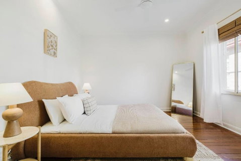 Salmon Calm - Trendy Velvet Allure By Albert Park - New South Wales Tourism  0