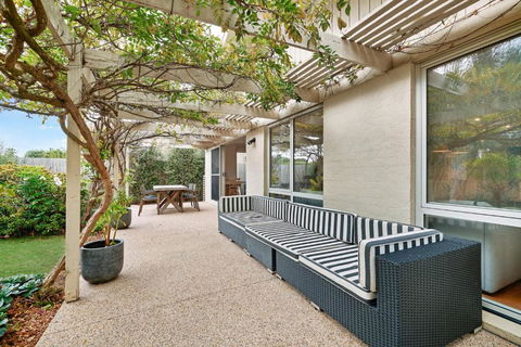 Salt Air Hideaway With Lush Backyard - New South Wales Tourism  2