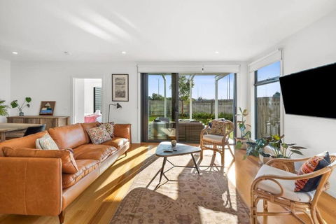 Saltbush By The Park - New South Wales Tourism  0