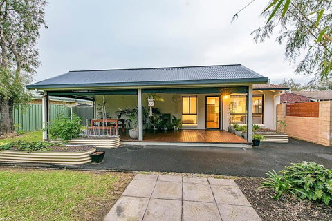 Salty - New South Wales Tourism  0