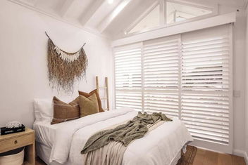 SALTY PALMS On HENLEY -THREE with New South Wales Tourism 