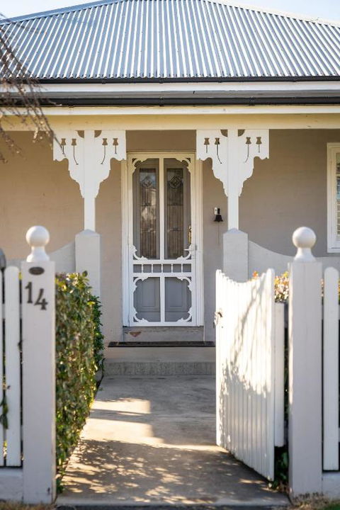 Sampson Cottage - Historic Charm - New South Wales Tourism  0