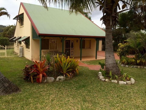 Sand Piper Cottage Rainbow Beach - New South Wales Tourism  0