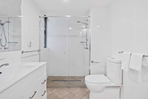 Sandown - Hosted By Burleigh Letting - New South Wales Tourism  1
