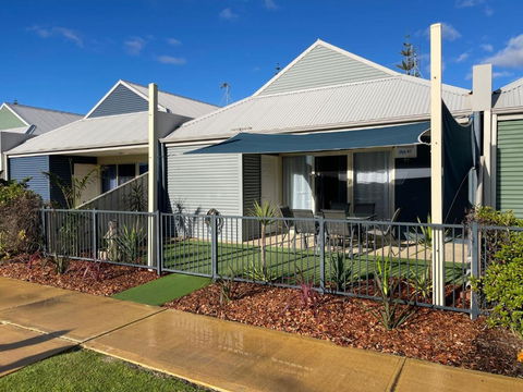 Sandpiper Escape - New South Wales Tourism  0