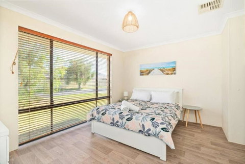 Sandpiper House - Family & Pet Friendly - New South Wales Tourism  3