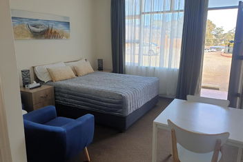 Sandpiper Motel Ulladulla with New South Wales Tourism 