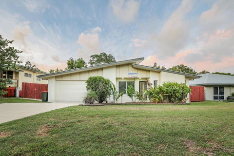 Sandy Burrows - New South Wales Tourism  3