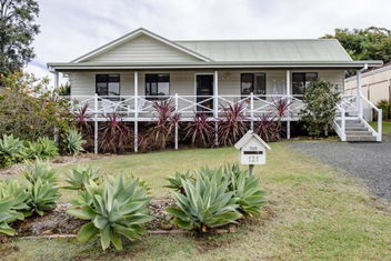 Sandy Cottage with New South Wales Tourism 