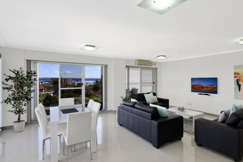 Sandy Cove Apartment The Entrance 45 with New South Wales Tourism 