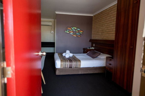 Sarina Motor Inn - New South Wales Tourism  3