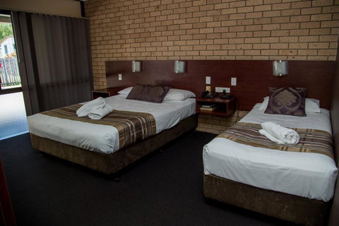 Sarina Motor Inn - New South Wales Tourism  2